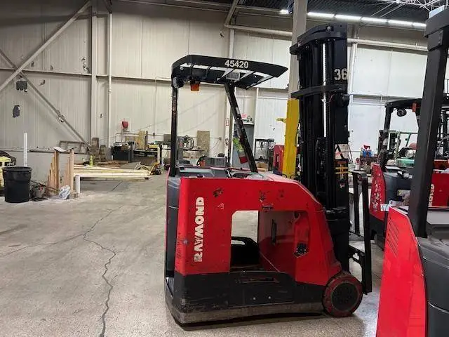 Used 2017 RAYMOND 425C50TT 3-Wheel Stand up Electric Counterbalance Forklifts Illinois US | Somerset Equipment Sales #1546275