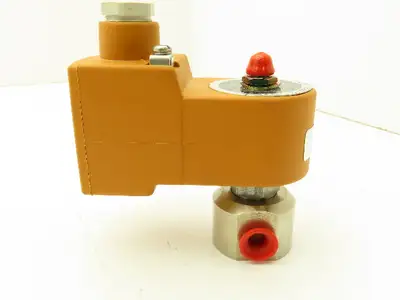 Honeywell Skinner U131V5690 Lucifer Solenoid Valve 3-Way NO 28VDC 150PSI 1/4"NPT