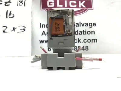 ALLEN-BRADLEY 700-HA33A1 SER.D RELAY w/ 700-HN126 SER.A BASE