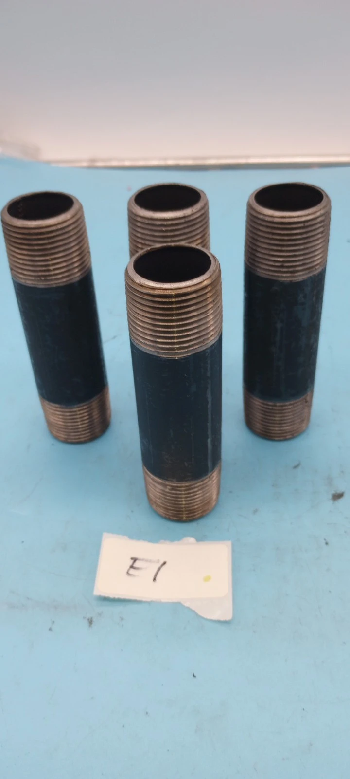 LOT OF 4 BLACK STEEL NIPPLE FITTING THREADED PIPE 4 1/2 " X 1"