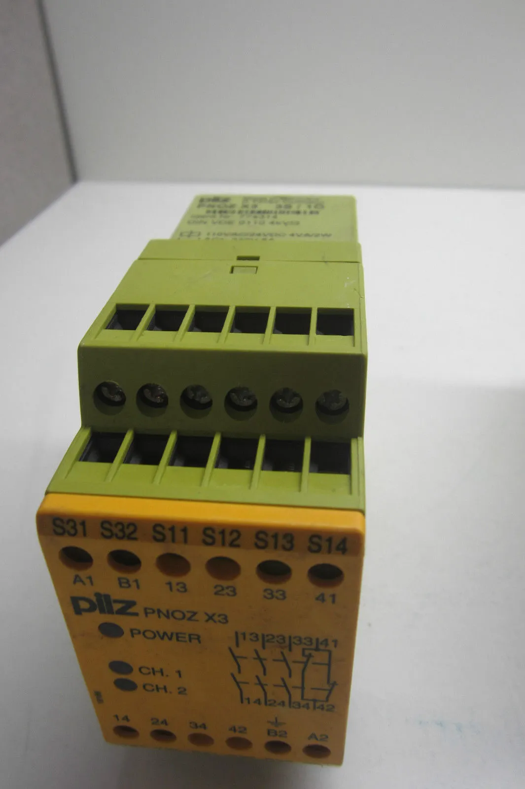 USED PILZ PNOZ-X3-3S/10 SAFETY RELAY PNOZX33S10