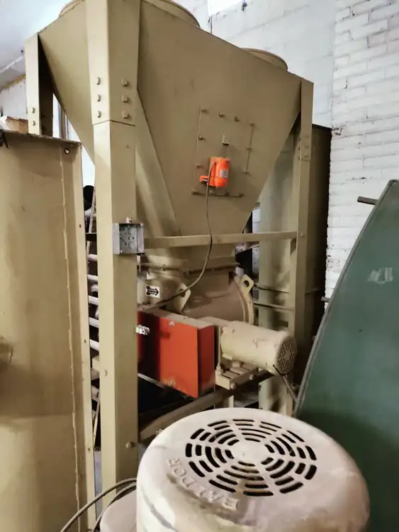 Used 2006 MURPHY-RODGERS MRZ-17 Dust Collectors Missouri US | Revelation Machinery #402741