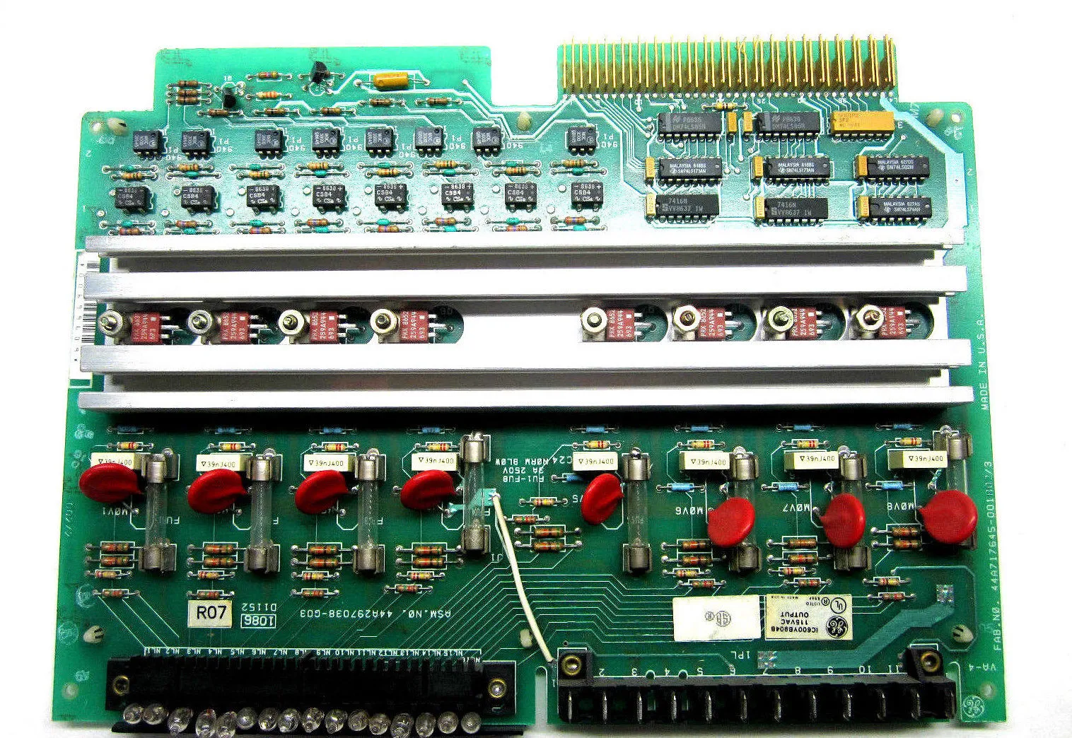GE FANUC IC600YB904B OUTPUT MODULE