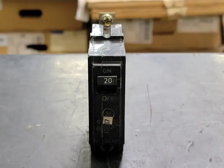 Used GENERAL ELECTRIC THQB120 Switchgears British Columbia CA | Lenmark #241546