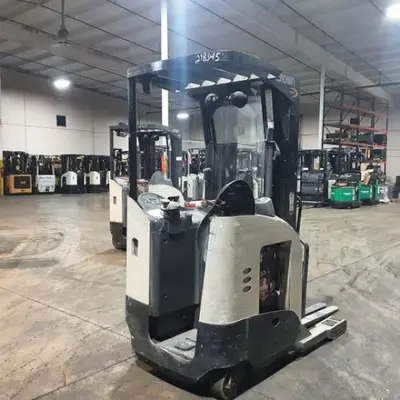 USED 2016 CROWN RR5725-45
