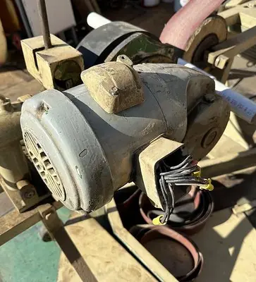 Bader Center less Grinding / Dowel Rod Sanding Machine (5834)