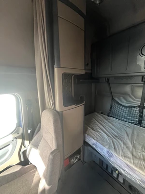 2017 Freightliner Cascadia Evolution "i" Class 125 Deisel Sleeper _UNKNOWN_ Road Tractor | Iron Listing (23)