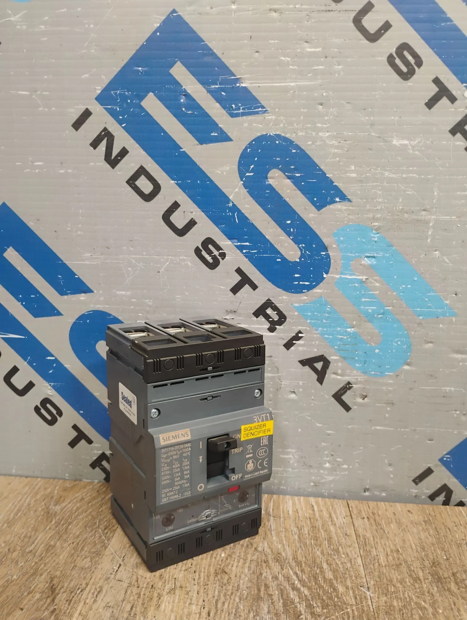 USED SIEMENS 3VT1716-2DC36-0AA0