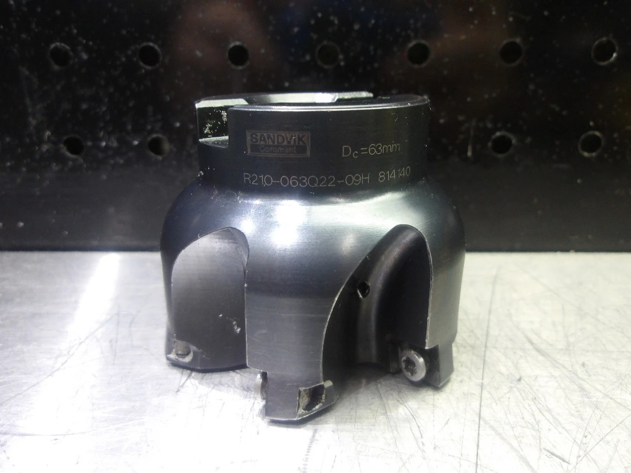 Sandvik 63mm Coolant Thru Indexable Facemill 22mm Arbor R210-063Q22-09H (LOC2711A)