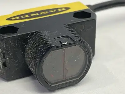 USED BANNER LASER POLARIZED RETRO PHOTOELECTRIC SENSOR 10M PNP