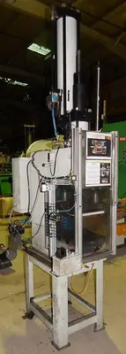 34 Ton FARGER & JOOSTEN MULTIPOWER Air/Oil Press