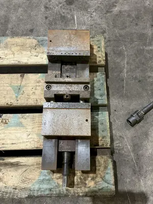 6" LOCKWELL MODEL TLD-60 DOUBLE CLAMP VISE, WITH ANTI-LIFT MECHANISM: YOBRO #25060
