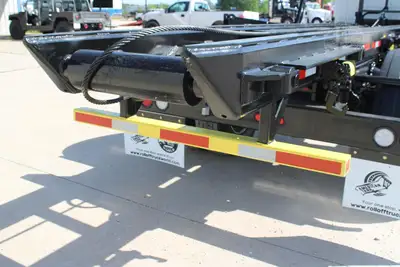 Used 2027 MACK MD7 Hooklifts & Roll-Offs Texas US | Roll Off Truck World #1491922