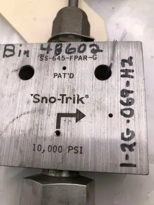 Sno-trik SS-645-FPAR-G Stainless Steel Angle Needle Valve 10,000PSI
