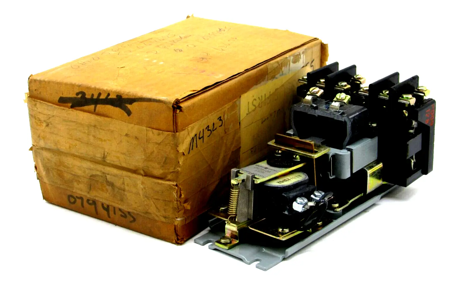 NEW GENERAL ELECTRIC CR2810A 15DH RELAY CR2810A15DH