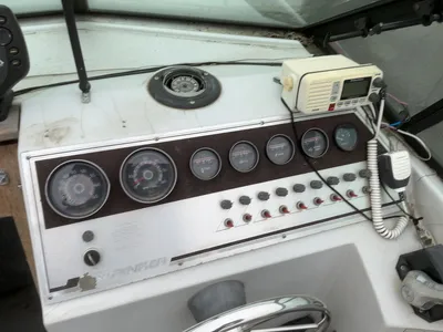 USED 1987 RINKER FIESTA VEE 250
