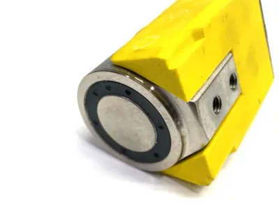 USED KEYENCE SAFETY DOOR SENSOR 500N HOLDING FORCE M12 CONNECTOR