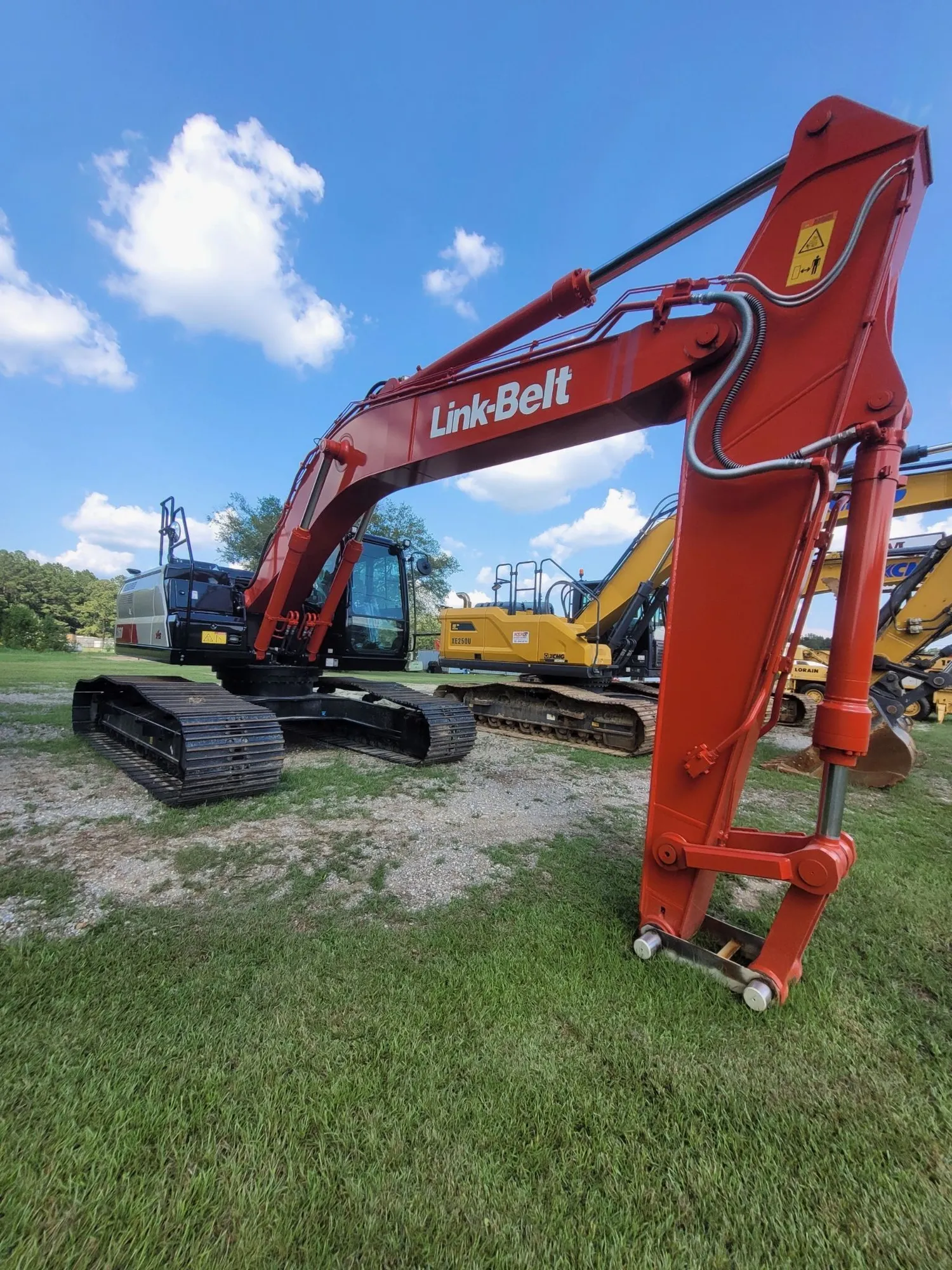 NEW 2025 LINK BELT EXCAVATORS 260 X4S