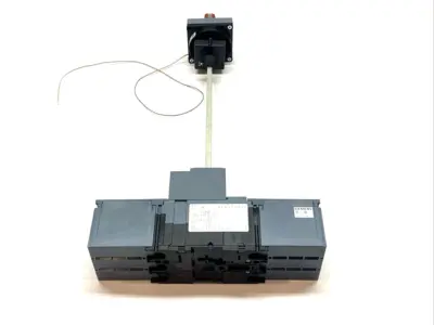 Used Siemens Circuit Breaker 3-Pole w/ Switch Circuit Breakers Michigan US | Maverick Industrial Sales #1389247