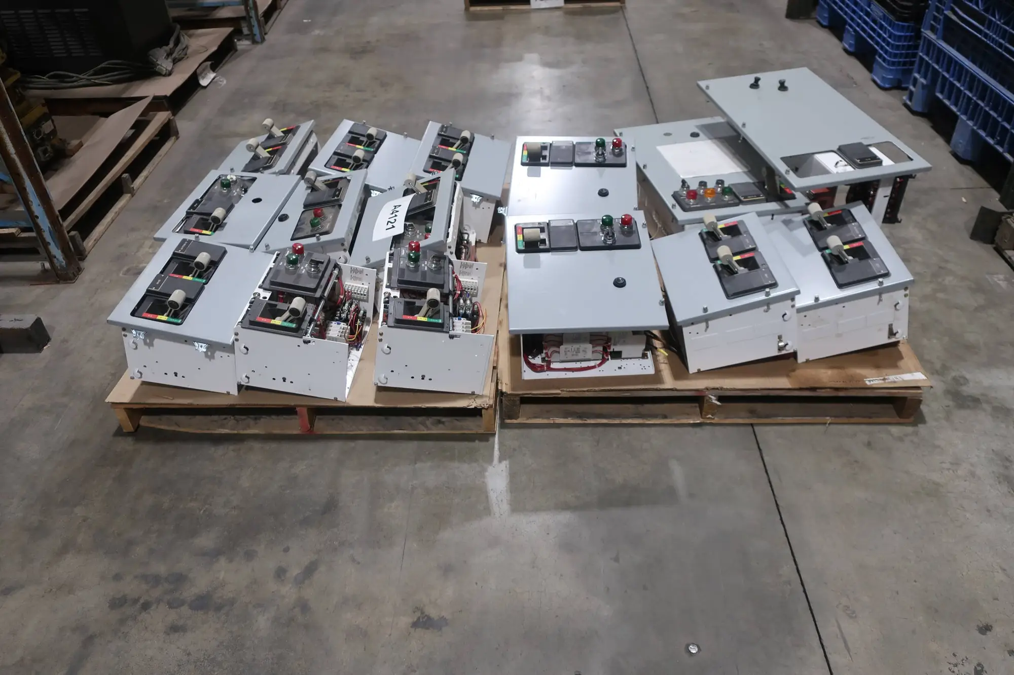 2 PALLETS OF ASSORTED CUTTLER HAMMER MCC BUCKETS