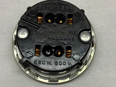 Used LEVITON A-8-DD-013-00C Lighting Ohio US | Surplus Asset Holdings #1245762