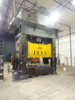 650 TON USI CLEARING S4-650-108-64 4-POINT STRAIGHT SIDE DOUBLE CRANK PRESS