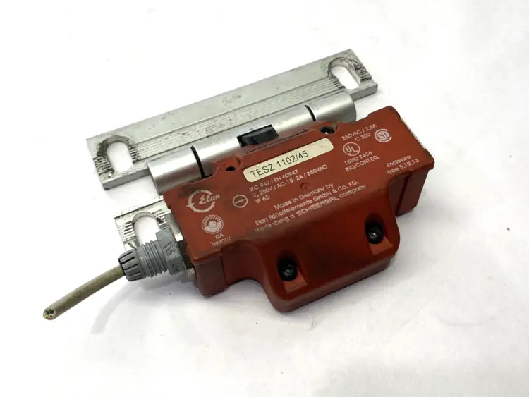 Used SCHMERSAL HINGE SAFETY SWITCH 250V Relays & Switches Michigan US | Maverick Industrial Sales #1090243