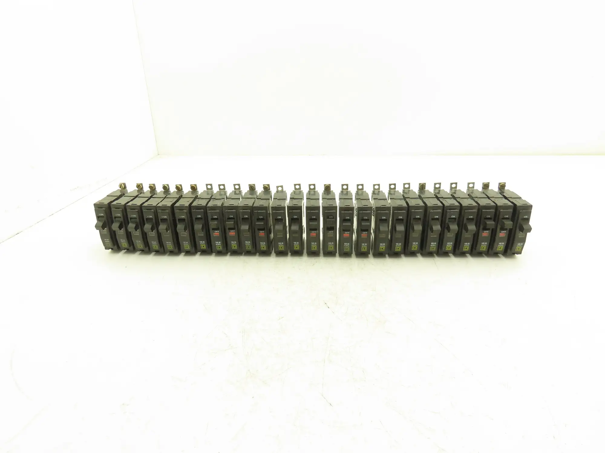 Square D QOB Circuit Breaker 10/20A 8-14AWG 1Ph 120/240v Mixed Lot of 26