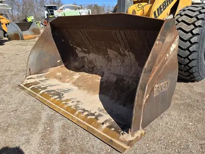USED 2019 LIEBHERR L566