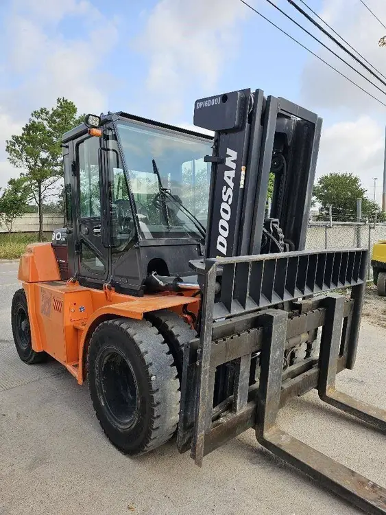 Used 2016 DOOSAN D80S-5 Internal Combustion Forklifts: Pneumatic Tire Illinois US | Somerset Equipment Sales #1546245