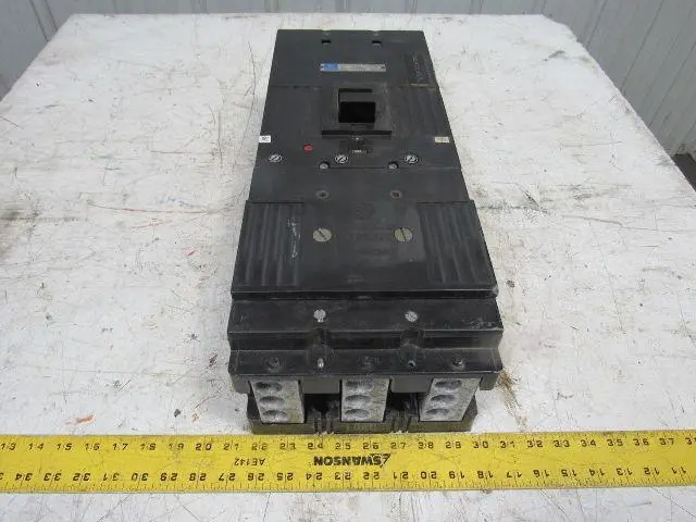 GE General Electric 83F 700A Tri Break Circuit Breaker 600V 3 Pole