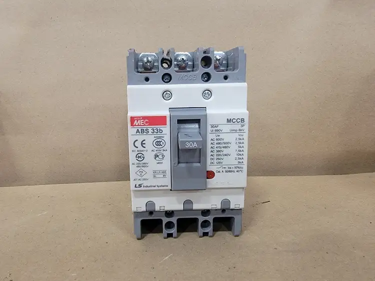 Used LS INDUSTRIAL SYSTEMS ABS 33B Switchgears British Columbia CA | Lenmark #239230
