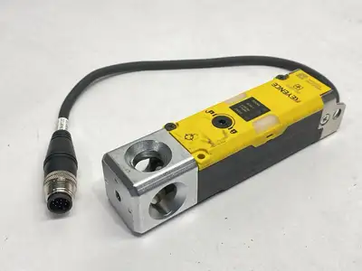 USED KEYENCE SAFETY INTERLOCK SWITCH HIGH PERFORMANCE TYPE M12