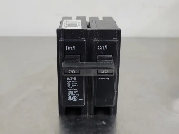 Used EATON CUTLER-HAMMER BR220 Switchgears British Columbia CA | Lenmark #238532