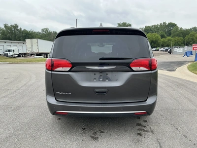 USED 2019 CHRYSLER PACIFICA