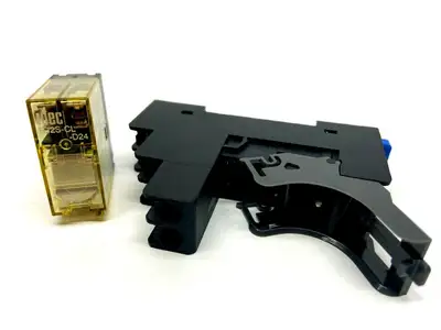 RJ2S-CL-D24,SJ2S-07L | Idec RJ2S-CL-D24 Relay w/ SJ2S-07L Socket - Used