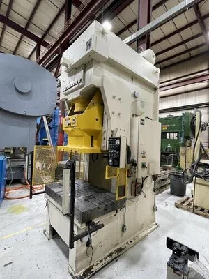 USED 1986 KOMATSU PRESS OBS 200-2