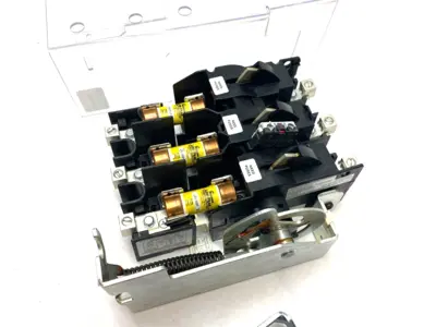 USED ALLEN-BRADLEY DISCONNECT SWITCH ASSEMBLY W/ METAL HANDLE AND COVER