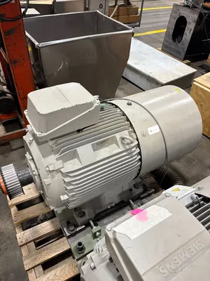 SIEMENS 1LE15232DC033AK4-Z Motors | ESS Industrial Equipment Sales (4)