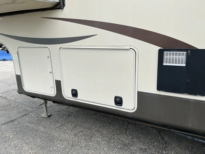 Used 2012 CROSSROADS RUSHMORE 34SB Campers, Caravans, Motorhomes Michigan US | Miedema Asset Management Group #1406929