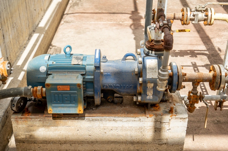 Wet methanol pump