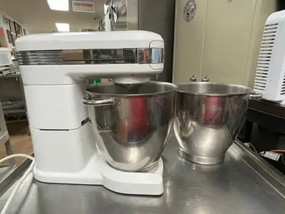 Used Cuisinart Cuisinart SM-55 5.5 Quart Electric Stand Mixer, White Chrome 120V - JD Planetary Mixers Illinois US | Falcon Restaurant Supply #1374973