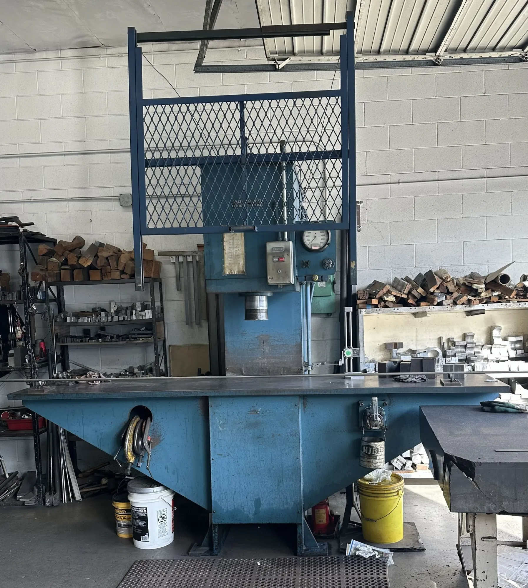USED ADVANCED HYDRAULICS 100 TON