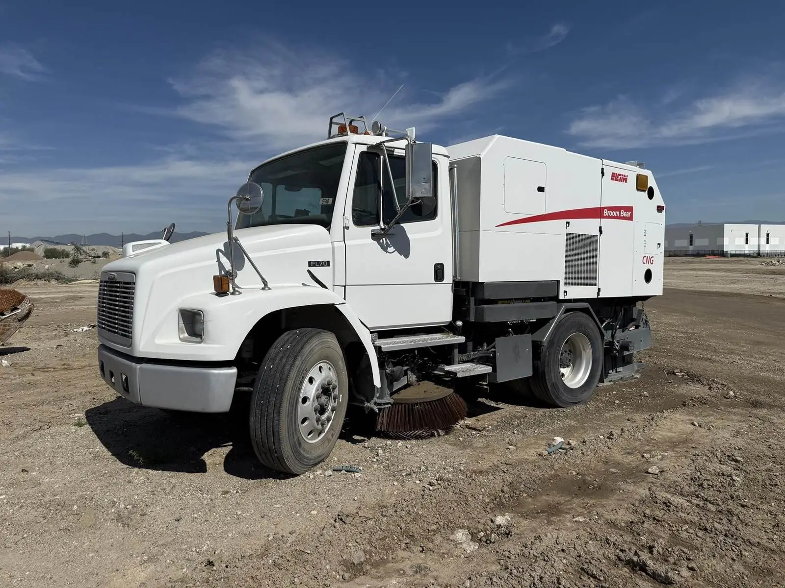 USED 2005 FREIGHTLINER FL70