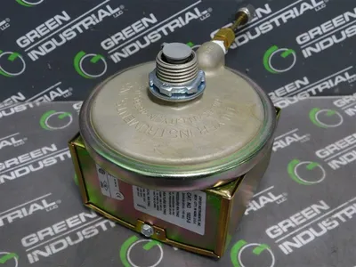 Dwyer Instruments Inc. 1823-5 Pressure Switch 10 PSI Max. 25PSI Surge Used
