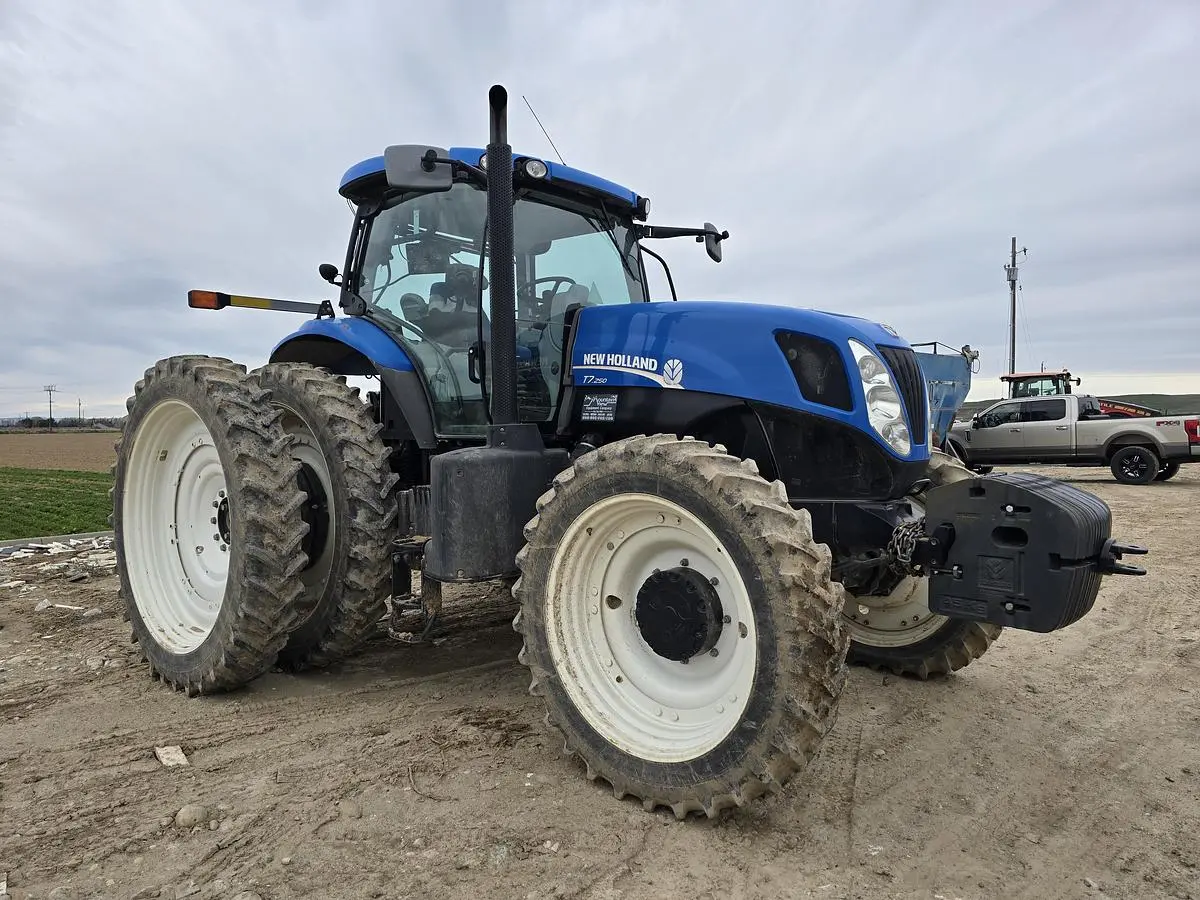 Used 2012 NEW HOLLAND T7.250 Agricultural Tractors Idaho US | Berry Machinery #910897
