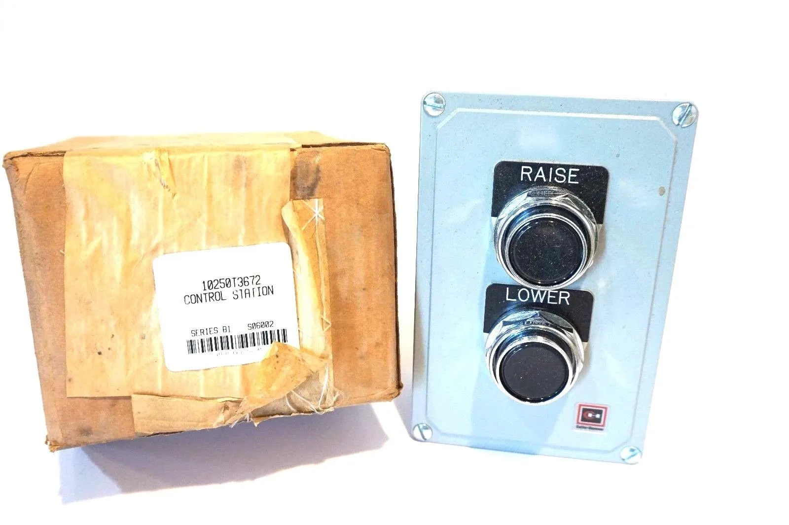 NEW CUTLER HAMMER 10250T3672 PUSH BUTTON STATION