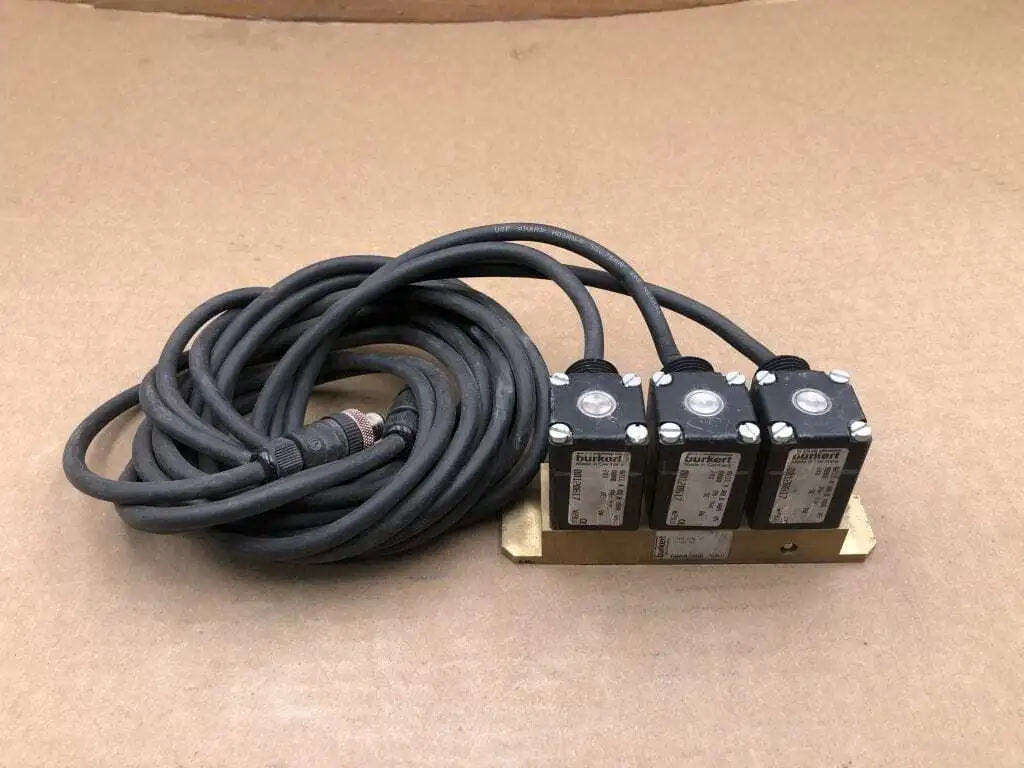 Burkert MICR-VTKL-VI Solenoid Valve Manifold with 3 00120617 Coils 24VDC 8W