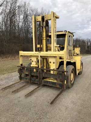 15,000 LBS CLARK PNEUMATIC TIRE DIESEL FORKLIFT: STOCK #17889