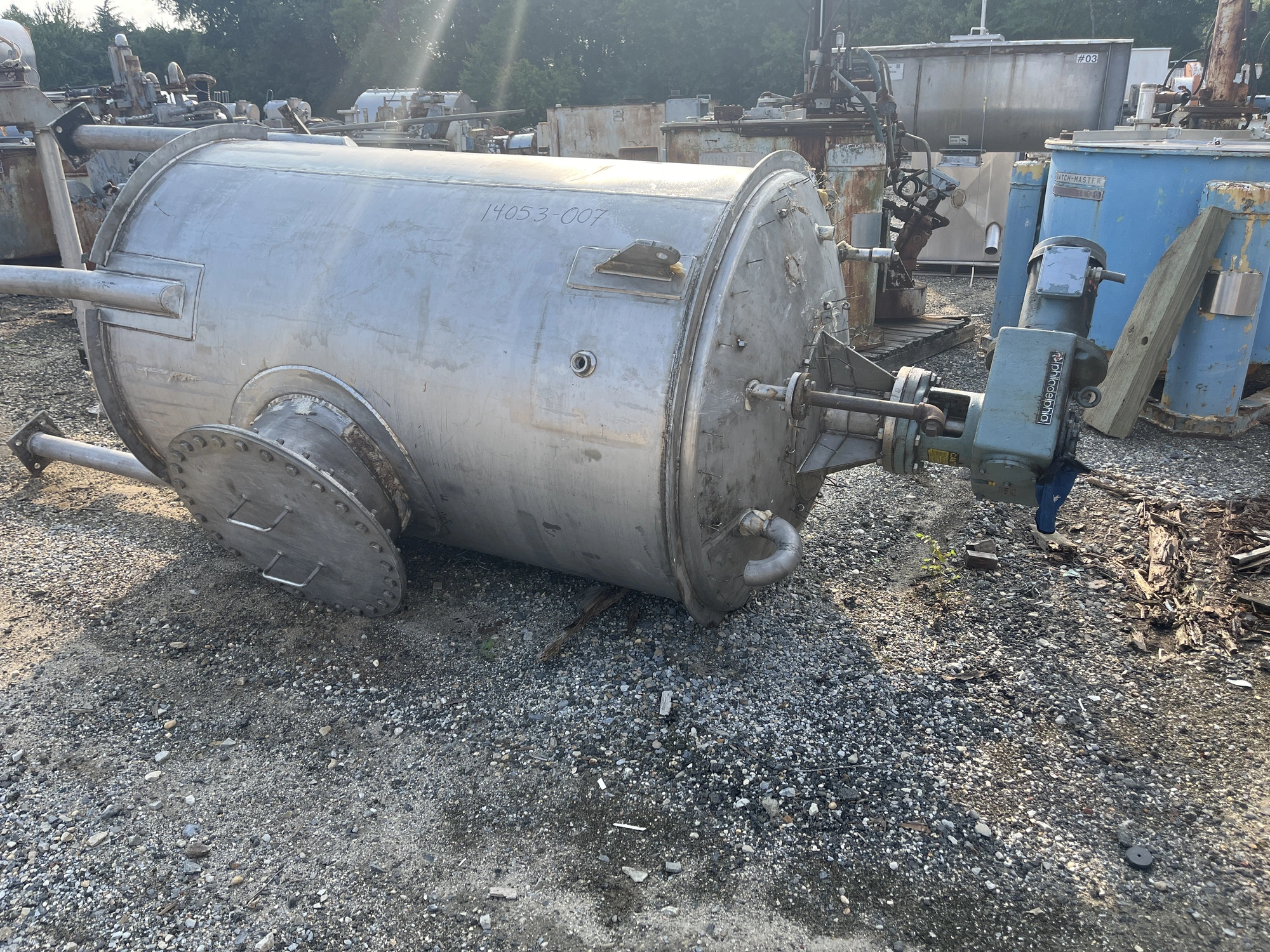 Used approximately 500 gallon vertical T304L stainless steel mix tank